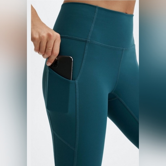 Fabletics Oasis High Waisted Twist 7/8 Leggings Midnight Wave Teal Activewear - Picture 12 of 12